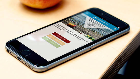 Smartphone mit Gewässerretter-App
