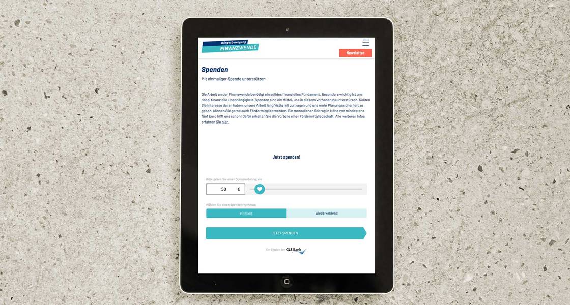 Abbildung des Online-Spendenformulars auf einem Tablet.