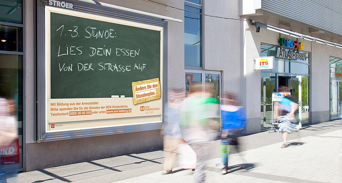 Plakatmotiv in U-Bahn - Headline: 1-3. Stunde: Lies dein Essen von der Straße auf.