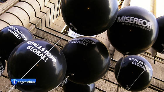 Bild mit mehrereren Ries-Ballons mit Kampgnenclaim.