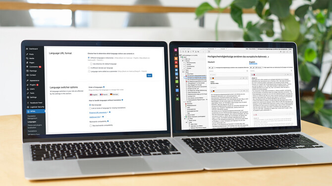 Zwei aufgeklappte Laptops mit Sprachmanagement WordPress vs. TYPO3