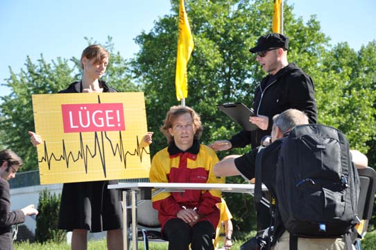 DHLC 4 Nachstellung eines Lügendetektortests bei DHL